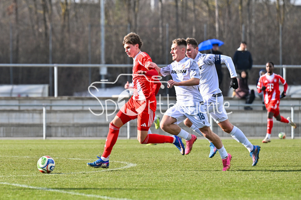 FC Bayern Amateure - FC Viktoria Pilsen U23 | MUNICH, GERMANY - 03. FEBRUARY: im Bild Guido DELLA ROVERE (FC Bayern München II 10) auf dem Weg zum 1-0 für die Bayern / Tor / Torschuetze / Freude / Happy während dem Testspiel zwischen den Amateuren des FC Bayern und dem FC Viktoria Pilsen B am FC Bayern Campus