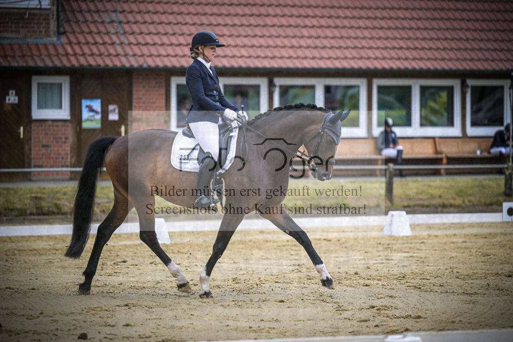 DOS_3142 | Entdecke hochwertige Reitturnierfotos von Foto Oger. Professionell, emotional und authentisch – jetzt Lieblingsmomente im Shop bestellen.Deutschlandweite Turnierfotografie. - Realisiert mit Pictrs.com