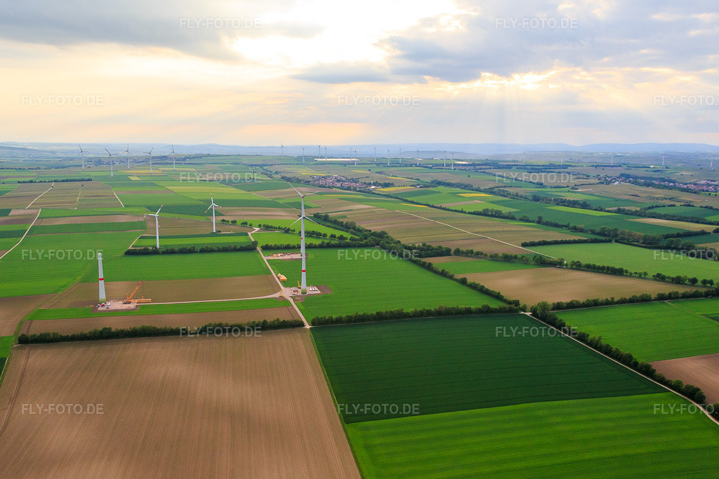Luftbild: Windpark in Undenheim im Bundesland Rheinland-Pfalz in Deutschland. Foto: IMG_088509.jpg vom 17.05.2016 durch Werner Riehm/FLY-FOTO.de