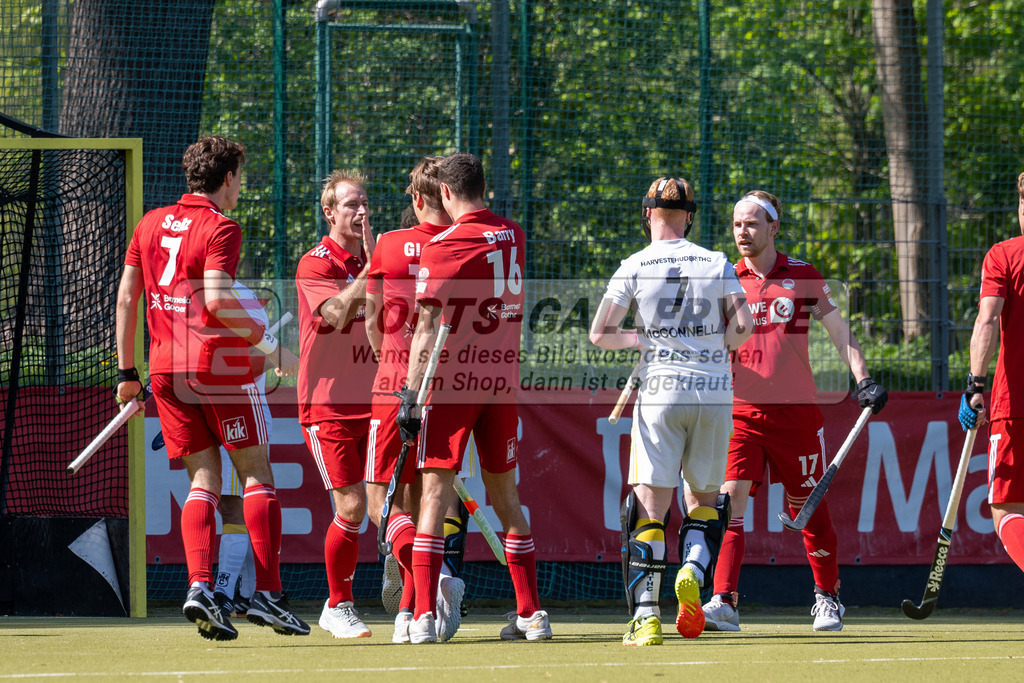 SFE_20250412_0077 | Köln, Deutschland, 12.04.2025:  Hockey 1. Bundesliga Herren Rot-Weiss Köln - Harvestehuder THC im KTHC Stadion Rot-Weiss Köln Tennis and Hockey Club am 12.04.2025 in Köln, Deutschland. (Foto von Stephan Fehrmann)Köln, Germany, 12.04.2025: Hockey 1. Bundesliga Herren Rot-Weiss Köln - Harvestehuder THC in KTHC Stadion Rot-Weiss Köln Tennis and Hockey Club at 12.04.2025 in Köln, Deutschland. (Foto from Stephan Fehrmann)