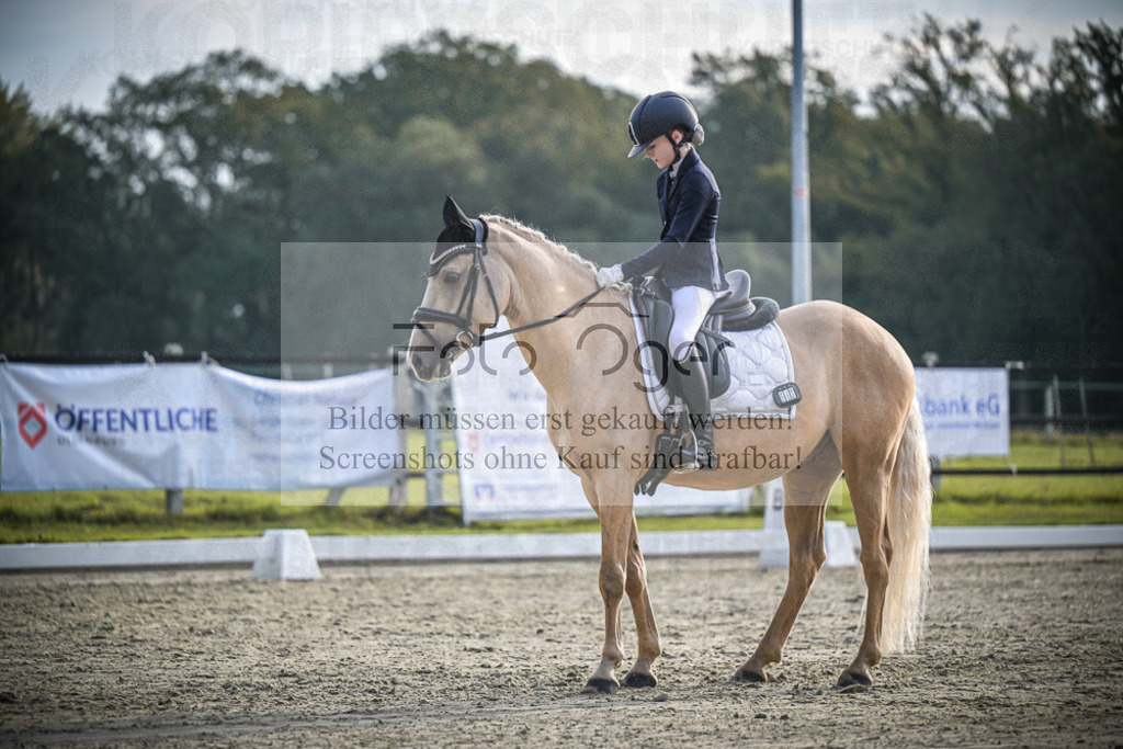 DOS_4918 | Entdecke hochwertige Reitturnierfotos von Foto Oger. Professionell, emotional und authentisch – jetzt Lieblingsmomente im Shop bestellen.Deutschlandweite Turnierfotografie. - Realisiert mit Pictrs.com