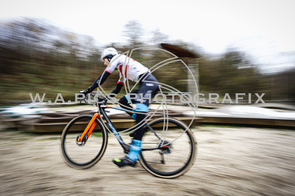..... | AUSTRIA, 24.11.24, 3.Radquerfeldein GP um das Sportzentrum Gunskirchen Image shows: Photo: Wapics / Andreas Willdoner