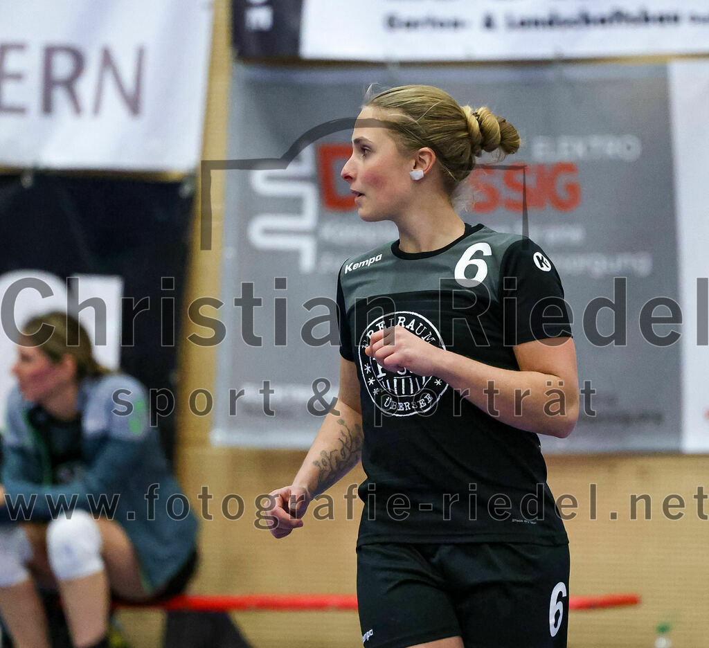 2022-12-04_086_SV_Anzing_gegen_TSV_Uebersee | Anzing, Deutschland, 04.12.2022:
Handball, Bezirksliga 2022 / 2023, 8. Spieltag, SV Anzing gegen TSV Übersee, Endergebnis: 29:24

Marina Dinzenhofer (TSV Übersee, #6)

Foto: Christian Riedel / fotografie-riedel.net