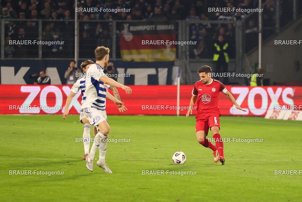 MSV Duisburg - Rot-Weiss Essen  | Duisburg, Deutschland, 26.10.2025 Ahmet Arslan  (Rot-Weiss Essen) Einzelaktion  während des 3.Liga Spiels zwischen MSV Duisburg und Rot-Weiss Essen in der Schauinsland-Reisen-Arena am 26.10.2025 in Duisburg (Foto von Timo Bluhmki-Schmidt/ Brauer Fotoagentur