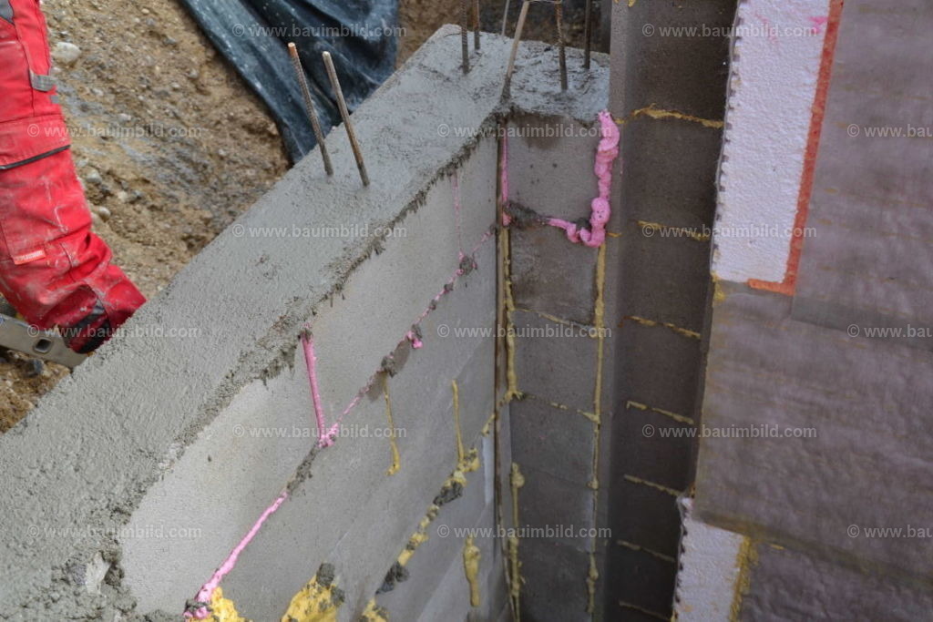 bib-lg04-betonarbeiten-0432 | Nach LV-Leistungsgruppen sortierte Detailfotos über den Bau eines Hauses. Alle Hausbau-Bilder direkt vom Urheber und Autor der Website Haus-Selber-Bauen.com