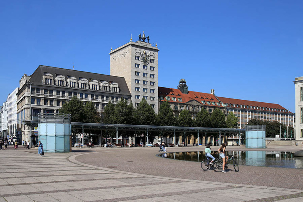 Bildlexikon Leipzig - Bamberger & Hertz - Königsbau - und Krochhochhaus | Das Team hinter BILDLEXIKON LEIPZIG bündelt historische wie aktuelle Informationen über die Stadt Leipzig in Text und Bild auf einer Plattform und stellt diese der interessierten Öffentlichkeit zur Verfügung.