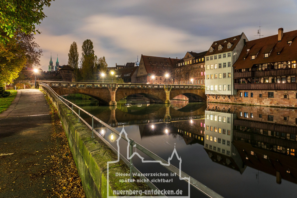 Maxbrücke in Nürnberg | Während einer kalten Herbstnacht ist diese Langzeitbelichtung des Maxbrücke entstanden. - Realisiert mit Pictrs.com