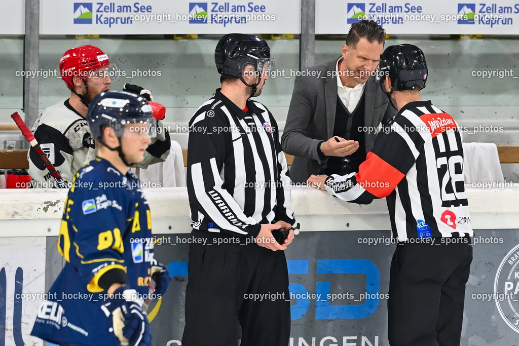 EK Zeller Eisbären vs. HDD Jesenice 1.10.2022 | HUBER Andreas, BERGANT Anze, Referees, Headcoach HDD Jesenice GABER Clavie