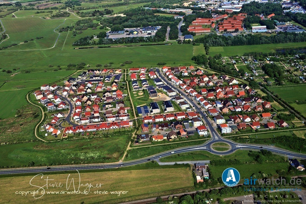 Luftbild Husum Nordsee, Lund, Husumer Str. , Margarete Boehme, Carlotte v. Krogh | Entdecken Sie atemberaubende Luftbilder und Fotografien auf airwatch.de - Tauchen Sie ein in eine Welt voller faszinierender Aufnahmen aus der Vogelperspektive.