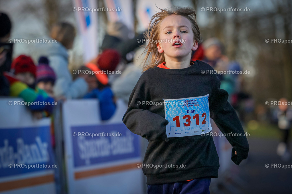 6. Bonner Nikolauslauf; Bonn, 14.12.2025 | Impressionen vom 6. Bonner Nikolauslauf am 14.12.2025 in Bonn (Nordrhein-Westfalen). 