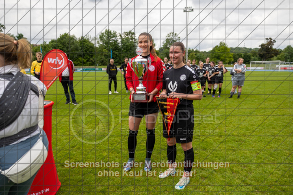 20250529_150358_1545 | #,  SGM Wendlingen-Ötlingen II (blau) vs. 1.FC Donzdorf II (schwarz), Fussball, Frauen-Bezirkspokal Finale Saison 2024/2025, Rasenplatz VfL Stadion Kirchheim, Jesinger Straße 105, 73230 Kirchheim, 29.05.2025 - 13:00 Uhr,Foto: PhotoPeet-Sportfotografie/Peter Harich