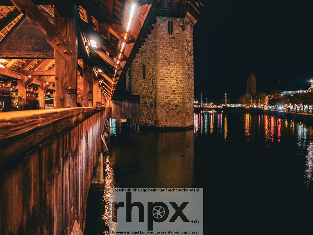 Kapellbrücke Luzern | Stimmungsvolle Fotokunst aus Luzern. Erlebe den Pilatus, den See und die Stadt Luzern in exklusiven Aufnahmen in der Fotogalerie & Shop. - Realisiert mit Pictrs.com