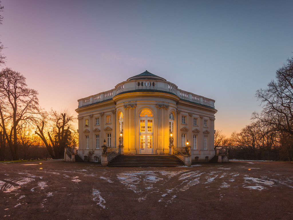 Schloss Richmond | Entdecke exklusive Fotokunst aus Braunschweig: Bildband, Leinwände, Postkarten, Kalender, digitale Downloads & Bildlizenzen. Jetzt im offiziellen Beautiful Braunschweig Shop! - Realisiert mit Pictrs.com