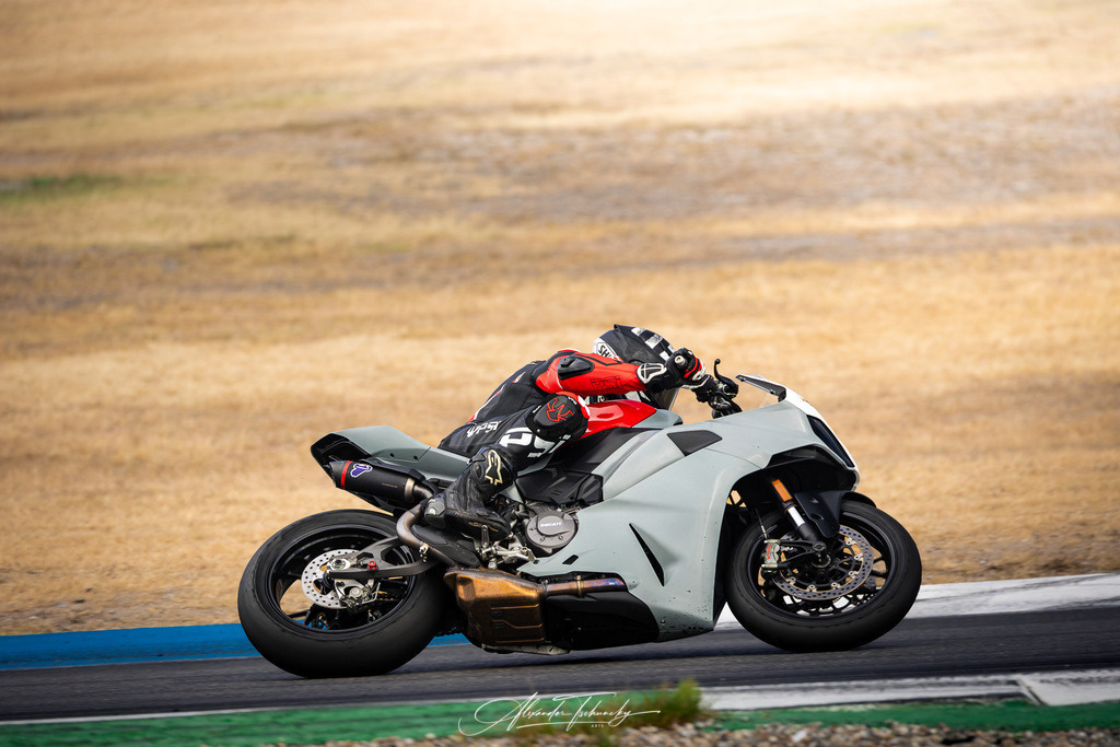 Ducati Trackday Hockenheimring 2026 | Entdecken Sie die faszinierende Welt von Alexander Tschuncky Arts: Kreative Fotografie, atemberaubende Automobilkunst und hochwertiger Bilderdruck. Lassen Sie sich inspirieren! - Realisiert mit Pictrs.com