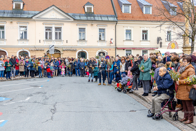 Palmbuschenweihe am Hauptplatz in Feldkirchen | Bildershop von pixelworld.at - Realisiert mit Pictrs.com
