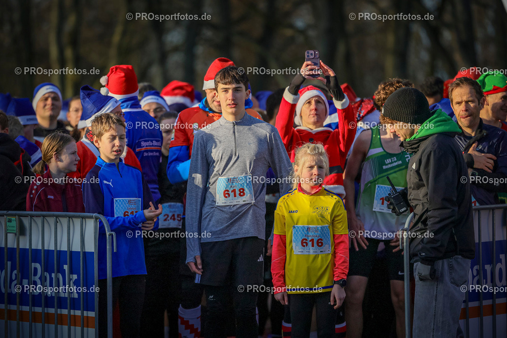 6. Bonner Nikolauslauf; Bonn, 14.12.2025 | Impressionen vom 6. Bonner Nikolauslauf am 14.12.2025 in Bonn (Nordrhein-Westfalen). 