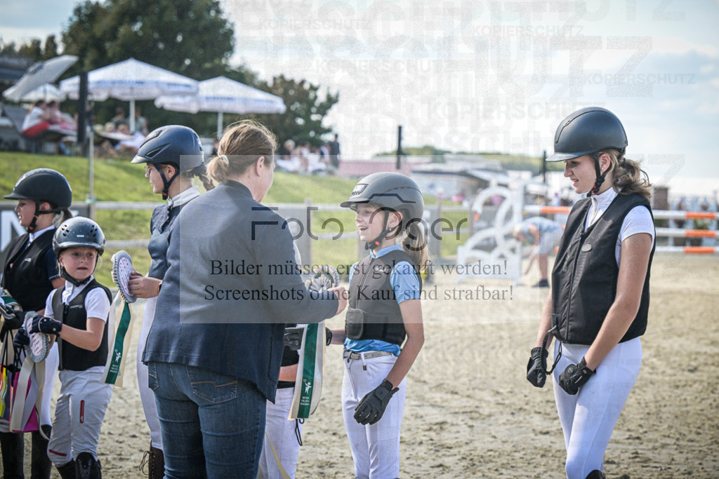 DOS_0048 | Entdecke hochwertige Reitturnierfotos von Foto Oger. Professionell, emotional und authentisch – jetzt Lieblingsmomente im Shop bestellen.Deutschlandweite Turnierfotografie. - Realisiert mit Pictrs.com