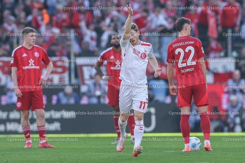 1FC23022501048 | 23.02.2025, Fußball, 1. FC Köln - Fortuna Düsseldorf, 2.. Fußball Bundesliga, 23. Spieltag, RheinEnergie-STADION, Saison 2024 2025: Torjubel nach dem 1:0 durch Florian Kainz (FC Köln #11)DFB regulations prohibit any use of photographs as image sequences and or quasi-video.