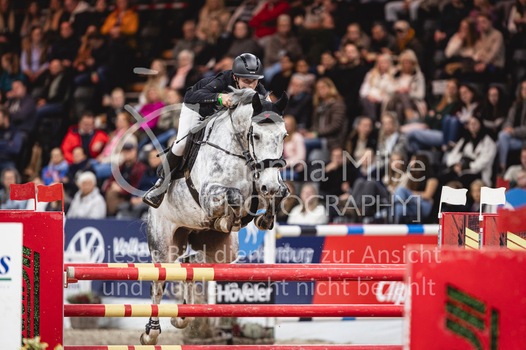 241102_Oldenburg_FinaleWaldbach-134 | Deine schönsten Turniermomente als professionelle Fotos! Entdecke hochwertige Pferdesport-Fotografie im Online-Shop. Jetzt Fotos finden & bestellen!