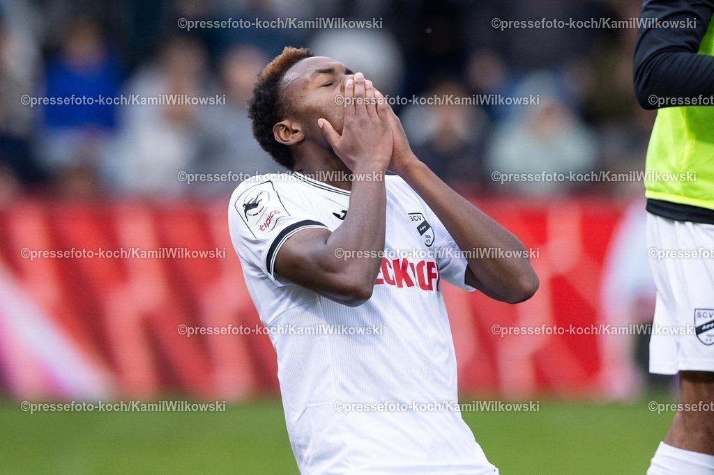 xKWI21092501039 | 21.09.2025,, xkwix, Fußball, Liga3, SC Verl - FC Energie Cottbus, Sportclub Arena: Torjubel nach dem Tor zum 1:1 durch Chilohem Onuoha (SC Verl #27)