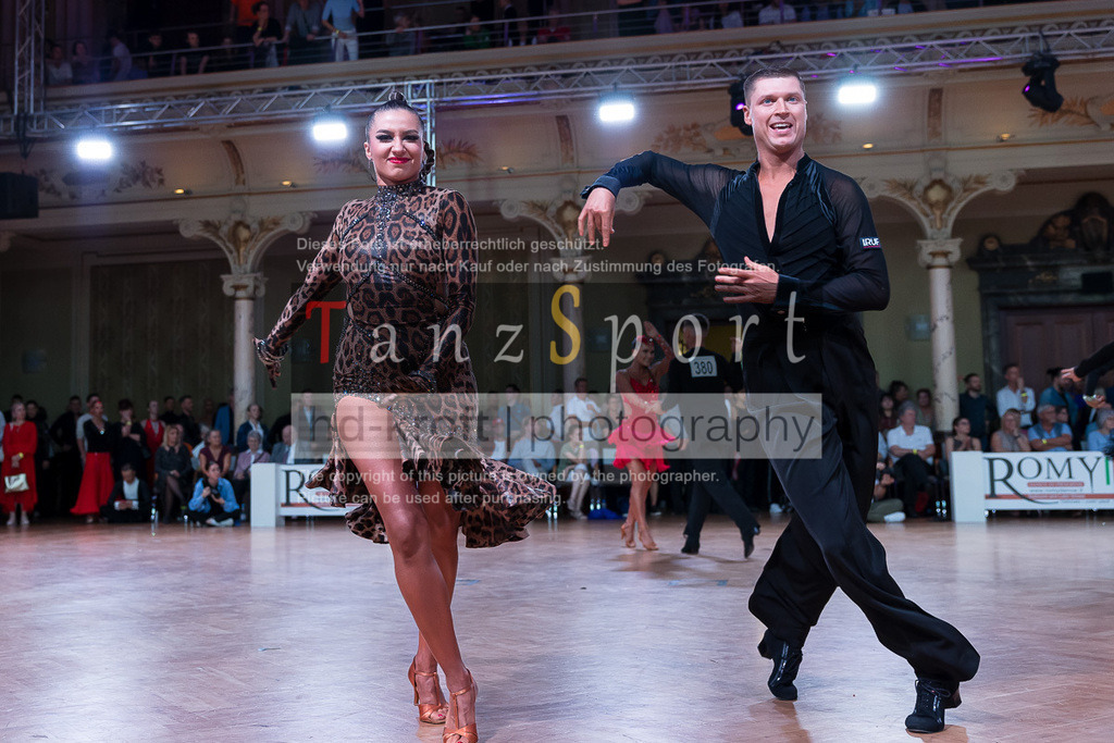 20240706_WDSF_WO_Latin_8564 | Tanzsportbilder, Standardtanz, Lateintanz, WDSF, DTV, LTVB, dancecomp, goc, hessen tanzt, blaues band der spree, walzer, tango, wiener walzer, slowfox, quickstepp, samba, rumba, cha-cha-cha, paso doble. jive, hd-kroft photography, turniertanzsport