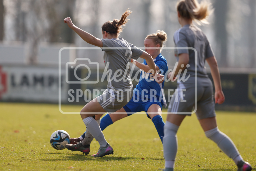 Fußball I Frauen I Saison 2025-2026 I Oberliga Niedersachsen I 15. Spieltag I SV Meppen 1912 e.v. U20 2 - BW Hollage -40 | Zweikampf zwischen Katleen Strunk (2, BW Hollage) Lotte Dijkhuizen (8, SV Meppen 1912 e.v.) - Realisiert mit Pictrs.com