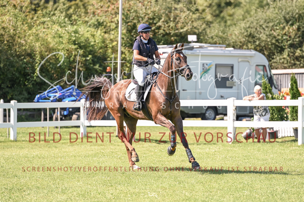 Schugtsche-Düren.2024-06.Stilspringprf.A_-131 | Schugtsche Fotografie - Realisiert mit Pictrs.com