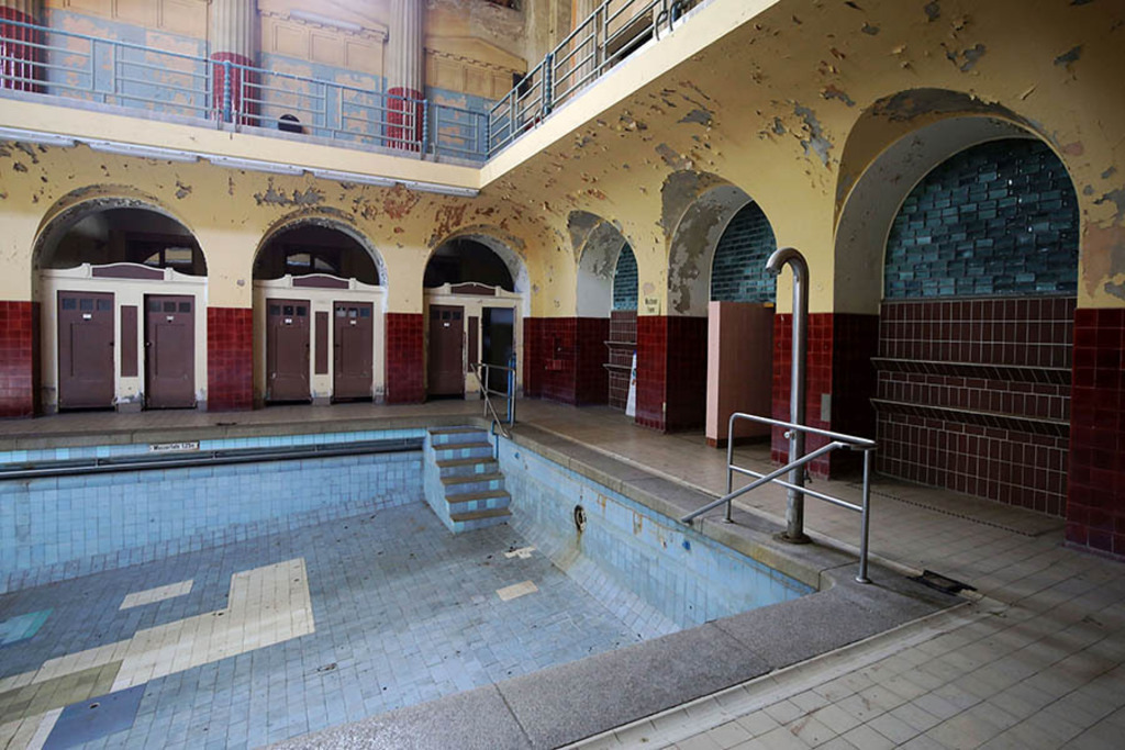 Foto: Leipzig - Stadtbad | Das Team hinter BILDLEXIKON LEIPZIG bündelt historische wie aktuelle Informationen über die Stadt Leipzig in Text und Bild auf einer Plattform und stellt diese der interessierten Öffentlichkeit zur Verfügung.