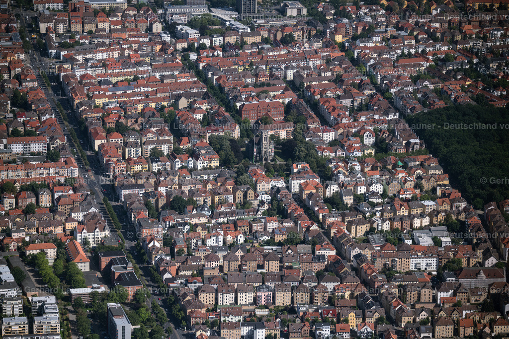 4035172 | BRAUNSCHWEIG 31.07.2020 Stadtansicht des Innenstadtbereiches mit Mehrfamilienhaussiedlung an der Olfermannstraße in Braunschweig im Bundesland Niedersachsen, Deutschland. // City view on down town with residential area on Olfermannstrasse in Brunswick in the state Lower Saxony, Germany. Foto: Gerhard Launer