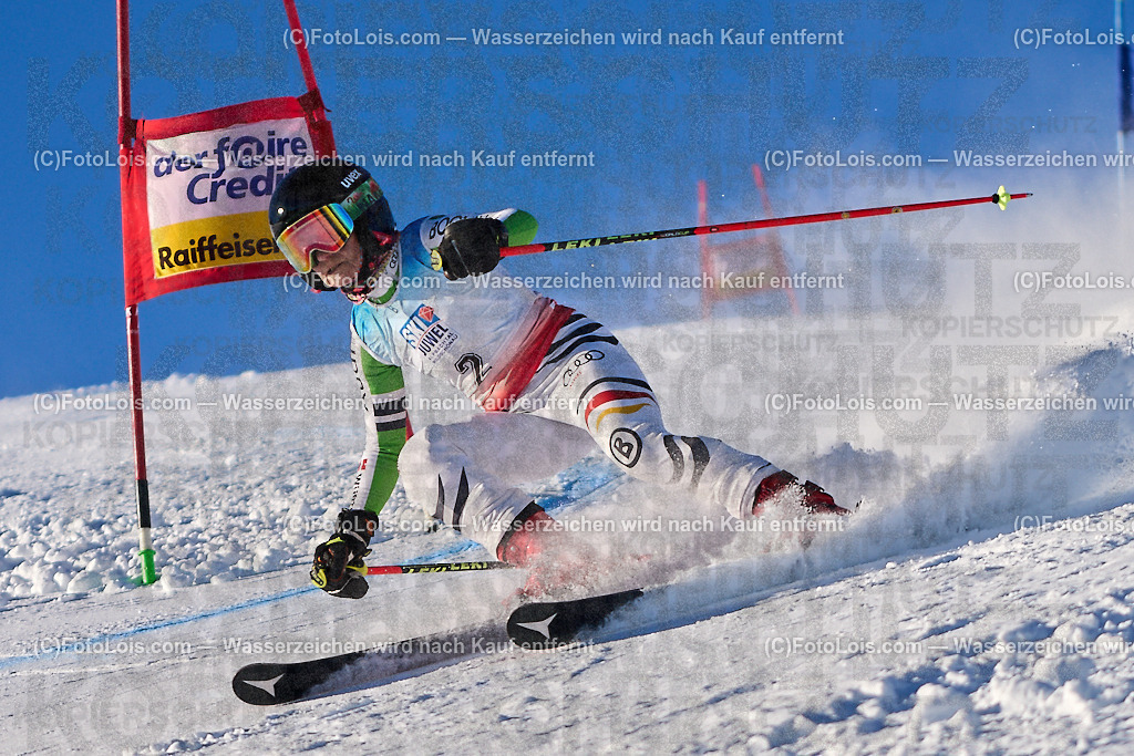 ALP3303_MASTERS-Cup_GS-C Damen_Vilsmaier Veronika | (C)FotoLois.com, Alois Spandl. FIS Masters-Cup Wildschönau, Giant Slalom auf der Piste Schatzberg GS, Siegerehrung auf dem Dorfplatz Niederau, Sa 13. Januar 2024.