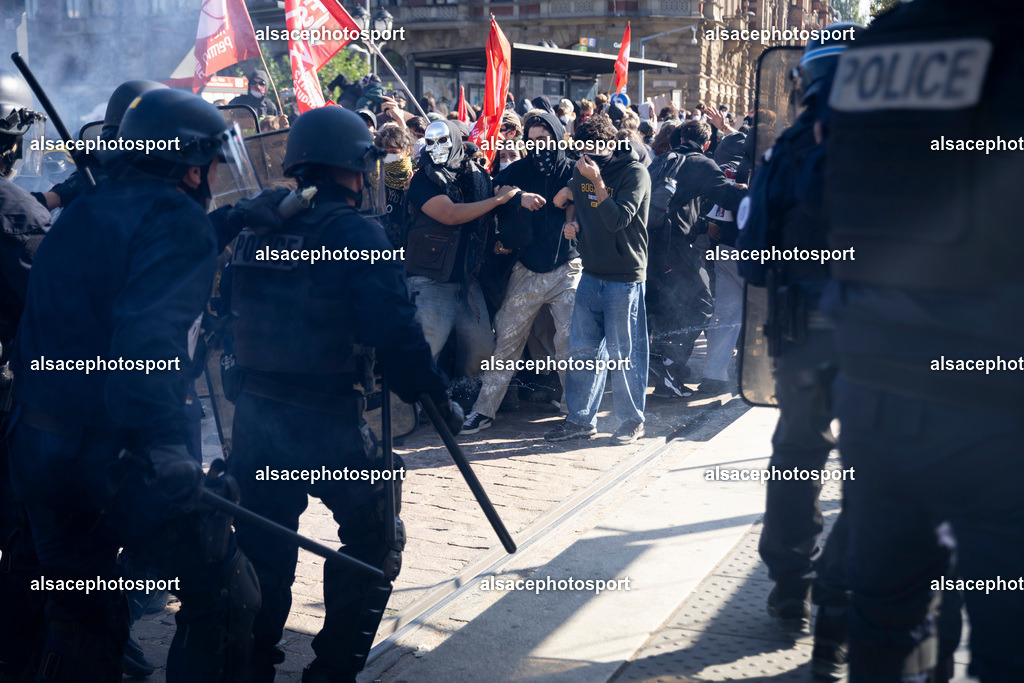 _B7A0202 | manifestation de lycéens à Strasbourg, le 6 octobre 2026, dans le cadre d’un mouvement national de protestation contre les conditions d’apprentissage. - Realisiert mit Pictrs.com