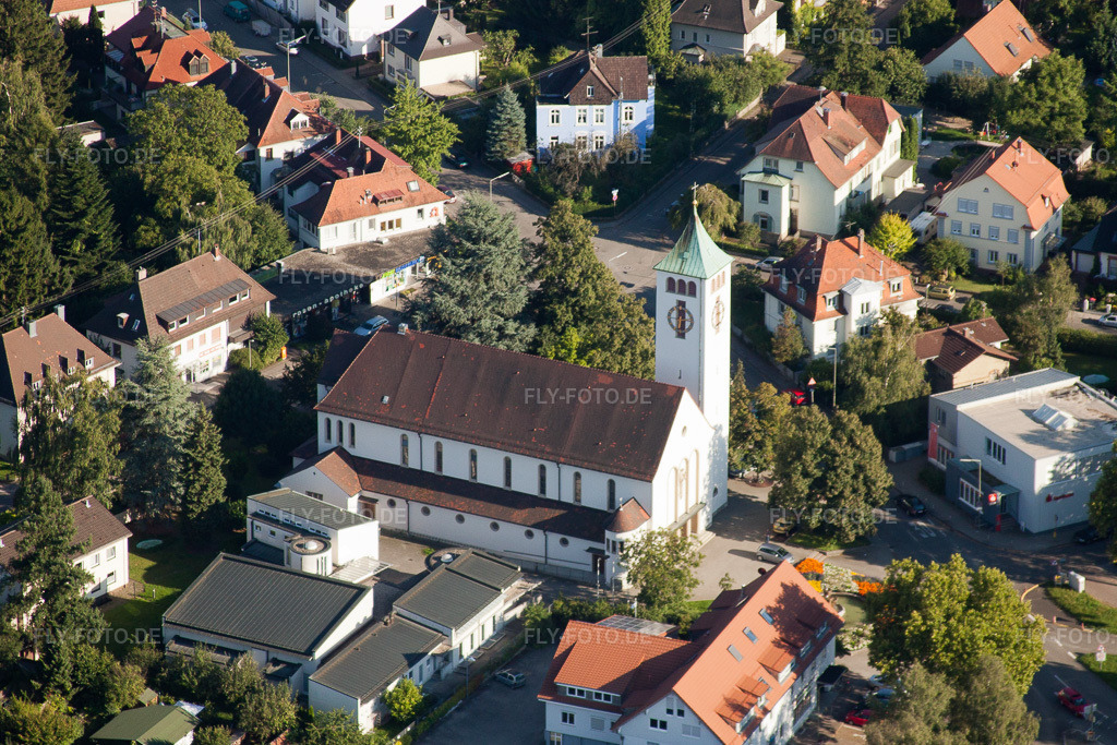 Luftbild: KA-Rüppur, Kath. Christ König Kirche im Ortsteil Rüppurr in Karlsruhe im Bundesland Baden-Württemberg in Deutschland. Foto: IMG_32360.jpg vom 21.08.2010 durch Werner Riehm/FLY-FOTO.de