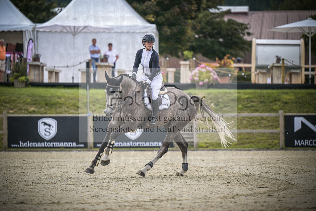 DOS_5279 | Entdecke hochwertige Reitturnierfotos von Foto Oger. Professionell, emotional und authentisch – jetzt Lieblingsmomente im Shop bestellen.Deutschlandweite Turnierfotografie. - Realisiert mit Pictrs.com