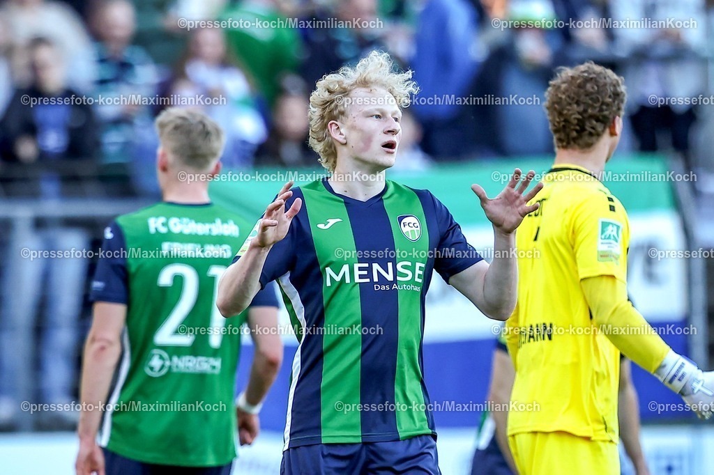 xKWIx24042601020 | 2026.04.24, xkwix, Fußball, Regionalliga West, FC Gütersloh -  Sportfreunde Lotte, Heidewaldstadion, 31.Spieltag, Saison 2025 / 2026: Niklas Frese (FC Gütersloh #35) schaut erstaunt DFB regulations prohibit any use of photographs as image sequences and or quasi-video. Photo: xKamilxWilkowskixPressefotoKochx