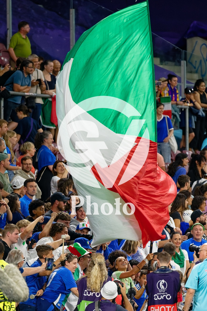 Norway v Italy - UEFA Women's EURO 2025 Quarter-Final | GENEVA, SWITZERLAND - JULY 16: Eleonora Goldoni of Italy celebrates with fans after winning during the UEFA Women's EURO 2025 Quarter-Final match between Norway and Italy at Stade de Geneve on July 16, 2025 in Geneva, Switzerland. (Photo by Giuseppe Velletri/Sports Press Photo/Getty Images)