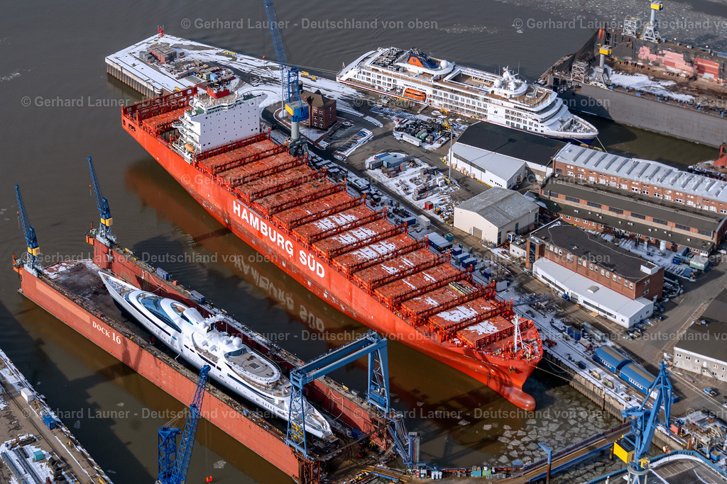4044675 | HAMBURG 14.02.2021 Werftgelände der Blohm + Voss im Ortsteil Kleiner Grasbrook in Hamburg. // Shipyard - site of the Blohm + Voss in the district Kleiner Grasbrook in Hamburg. Foto: Gerhard Launer
