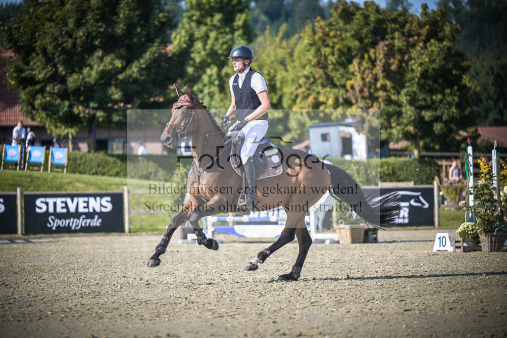 DOS_3884 | Entdecke hochwertige Reitturnierfotos von Foto Oger. Professionell, emotional und authentisch – jetzt Lieblingsmomente im Shop bestellen.Deutschlandweite Turnierfotografie. - Realisiert mit Pictrs.com
