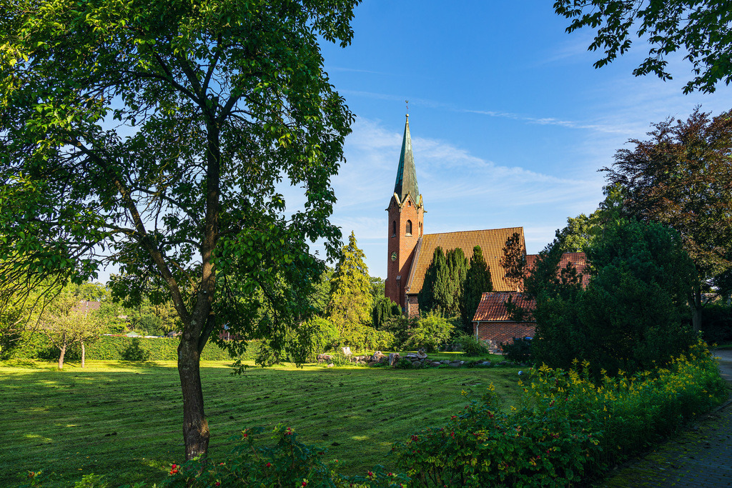 Blick auf die St.-Clemens-St.-Katharinen-Kirche in Seedorf am Schaalsee | Blick auf die St.-Clemens-St.-Katharinen-Kirche in Seedorf am Schaalsee.