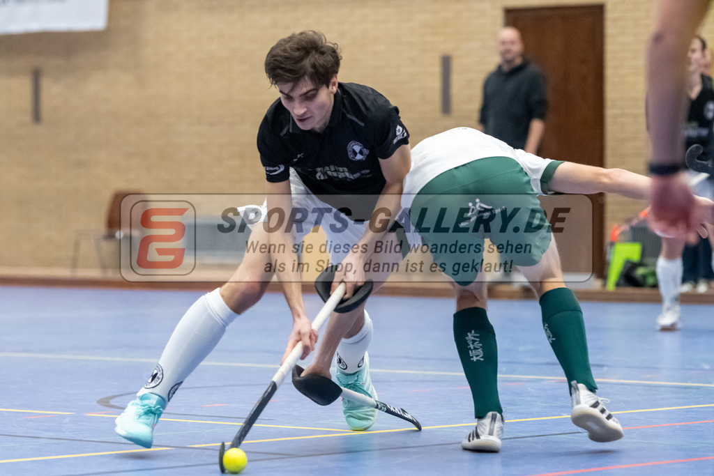 SFE_20231217_0079 | Neuss, Deutschland, 17.12.2023: Samir Khelil (SW Neuss) im Kampf um den Ball waehrend des Spiels der Halle 1. Bundesliga Herren zwischen SW Neuss vs Uhlenhorst Mülheim im Stadionhalle (SW Neuss) am 17.12.2023 in Neuss, Deutschland. (Foto von Stephan Fehrmann)

Neuss, Germany, 17.12.2023: Samir Khelil (SW Neuss) in the battle of the ball during the game of Halle 1. Bundesliga Herren between SW Neuss vs Uhlenhorst Mülheim in Stadionhalle (SW Neuss) at 17.12.2023 in Neuss, Deutschland. (Foto von Stephan Fehrmann)