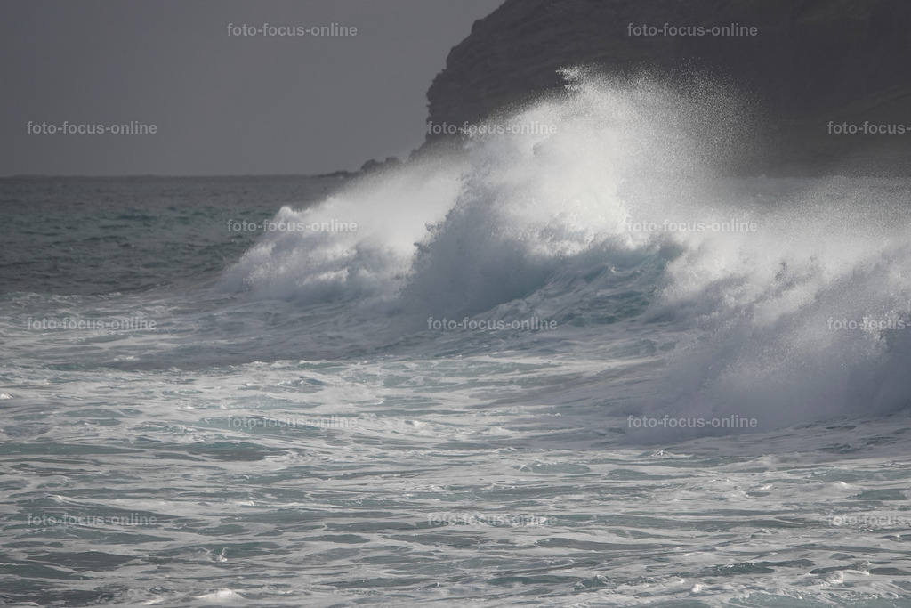 Wild waves | Atlantic breakwater