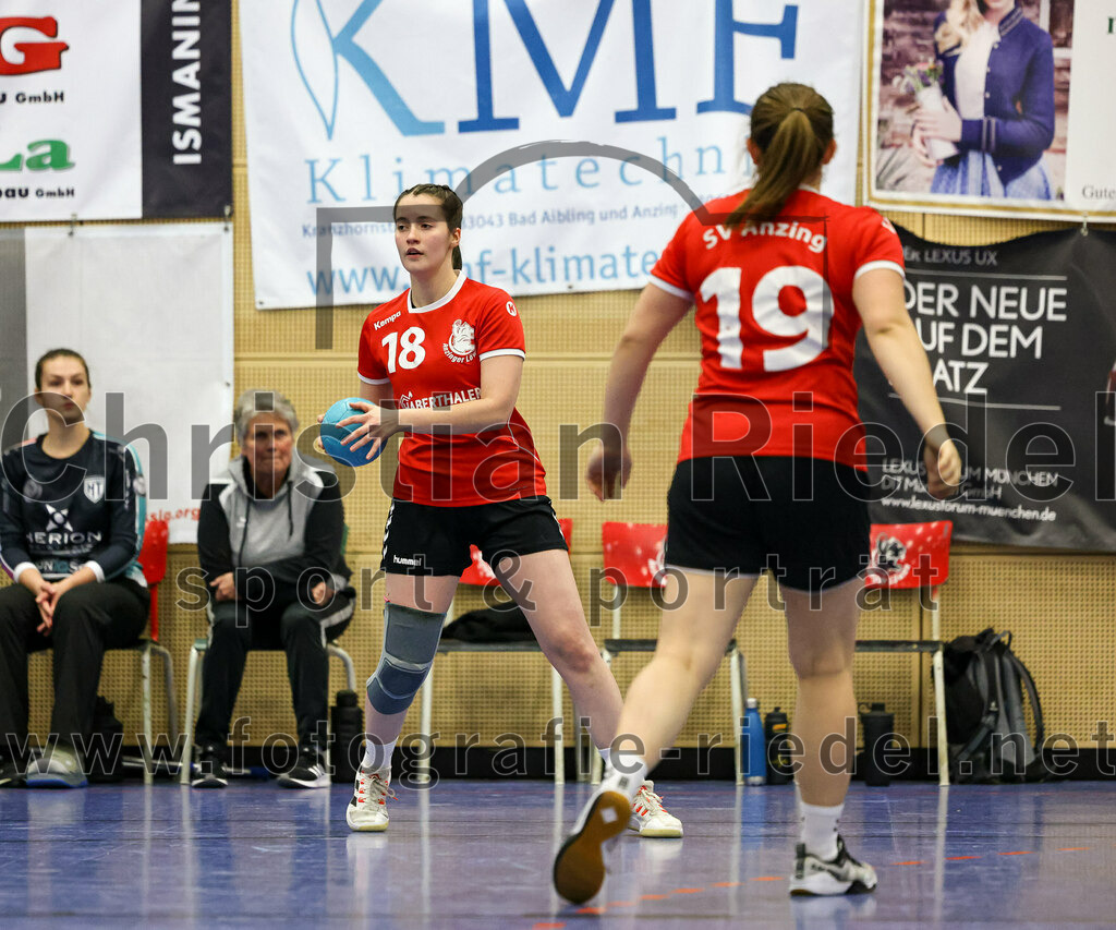 2022-11-27_017_SV_Anzing_gegen_HT_Muenchen_II | Anzing, Deutschland, 27.11.2022:
Handball, Bezirksliga 2022 / 2023, 7. Spieltag, SV Anzing gegen HT München II, Endergebnis: 28:32

Virag Varga (SV Anzing, #18), Sarah Reither (SV Anzing, #19)

Foto: Christian Riedel / fotografie-riedel.net