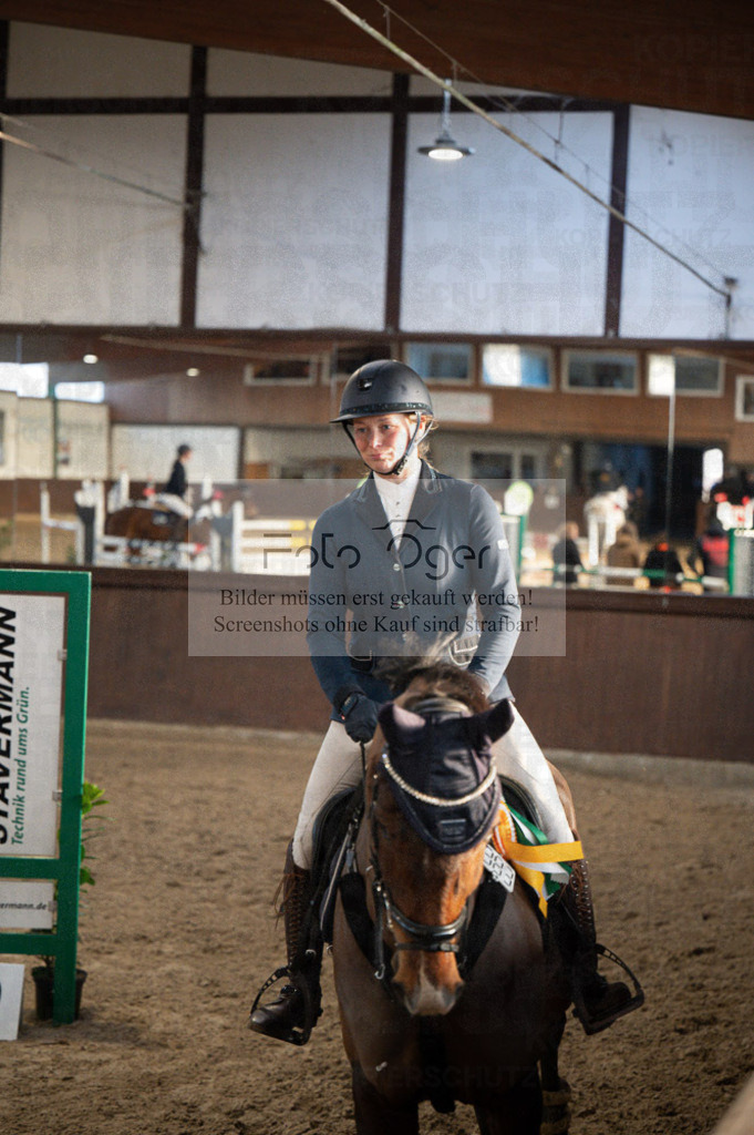 Hallenreittunier Voxtrup 2023 | Entdecke hochwertige Reitturnierfotos von Foto Oger. Professionell, emotional und authentisch – jetzt Lieblingsmomente im Shop bestellen.Deutschlandweite Turnierfotografie. - Realisiert mit Pictrs.com