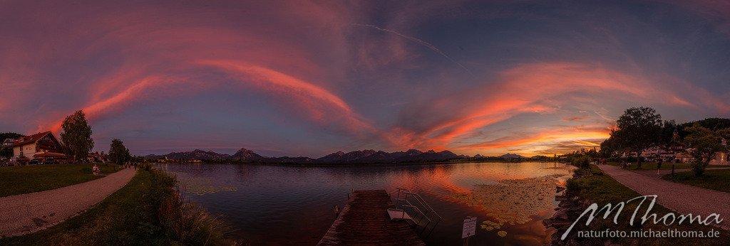 Sonnenuntergangspanorama Hopfensee | Dies ist der Online-Shop von naturfoto.michaelthoma.de. Ich bin leidenschaftlicher Naturfotograf und fotografiere von der Andromedagalaxie bis zum Zwergtaucher, von der Ameise bis zum Orionnebel alles was mit Natur zu tun hat. Hier kann eine Auswahl meine - Realisiert mit Pictrs.com