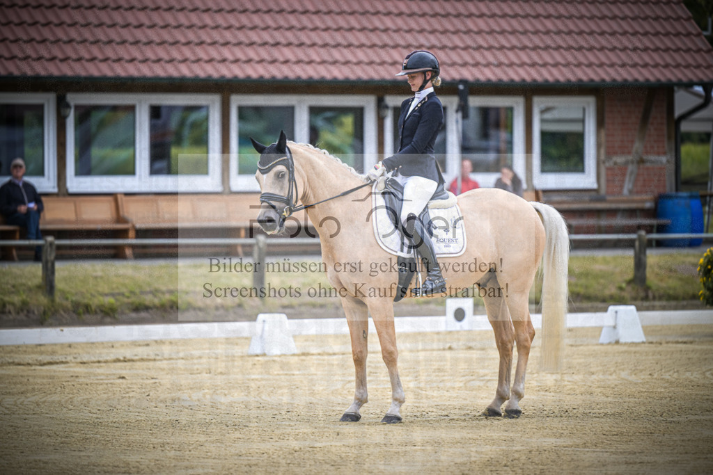 DOS_5177 | Entdecke hochwertige Reitturnierfotos von Foto Oger. Professionell, emotional und authentisch – jetzt Lieblingsmomente im Shop bestellen.Deutschlandweite Turnierfotografie. - Realisiert mit Pictrs.com