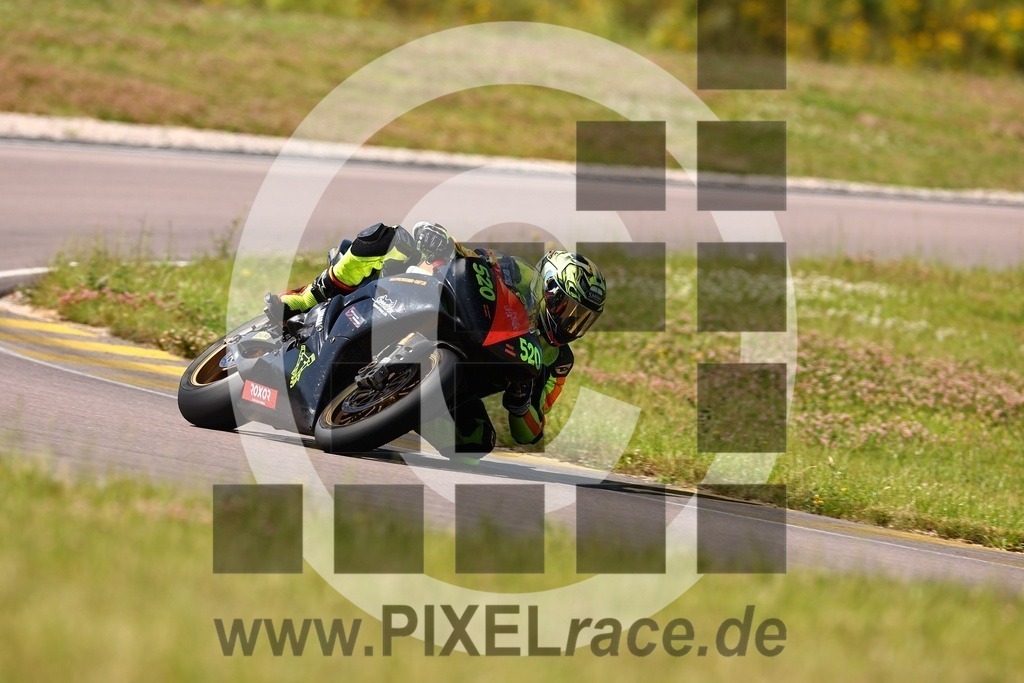 0520-20250622_00964 | Schöne Erinnerungen an spannende Momente - das festzuhalten ist unser Job. PIXELrace.de ist seit 2003 auf den Rennstrecken Europas unterwegs um die Action draußen beim Fahren und die wunderbare Stimmung imm Fahrerlager für euch einzufangen.