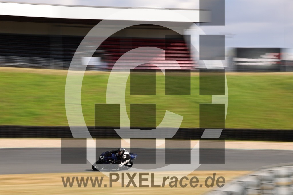 0064-20260711_05102 | Schöne Erinnerungen an spannende Momente - das festzuhalten ist unser Job. PIXELrace.de ist seit 2003 auf den Rennstrecken Europas unterwegs um die Action draußen beim Fahren und die wunderbare Stimmung imm Fahrerlager für euch einzufangen.