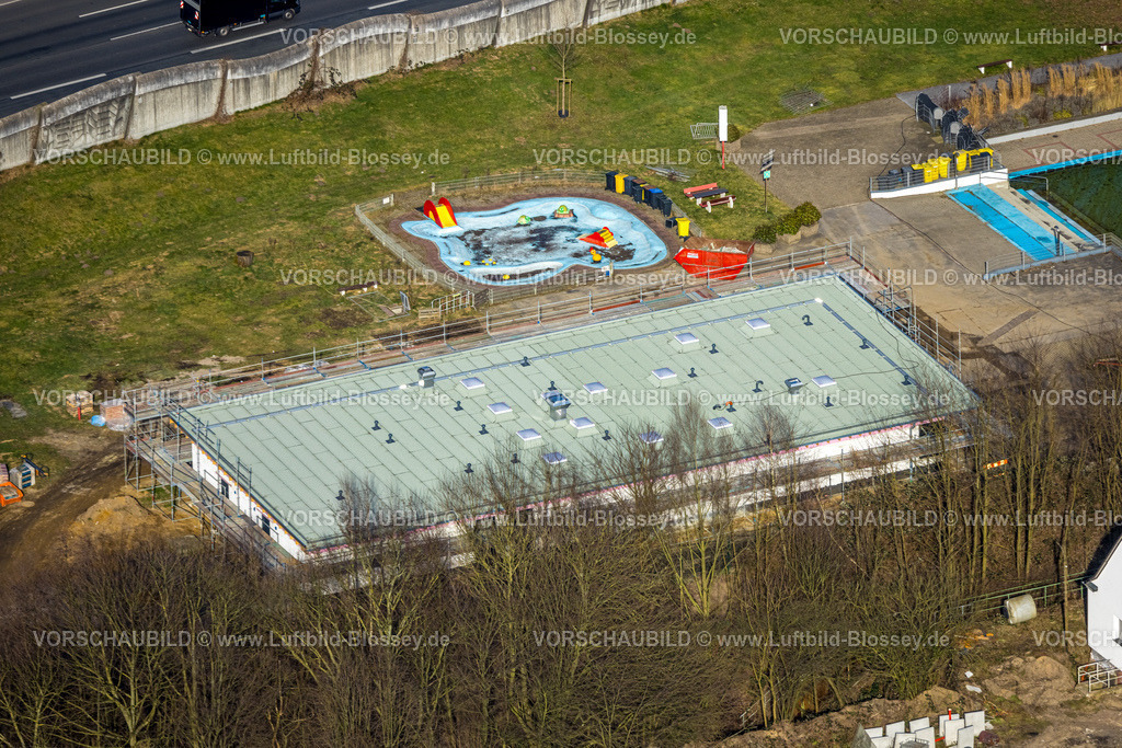 Bottrop250202304Mitte | Luftbild, Stenkhoffbad Freibad und Baustelle mit Baugerüst am Multifunktionsgebäude, Eigen, Bottrop, Ruhrgebiet, Nordrhein-Westfalen, Deutschland