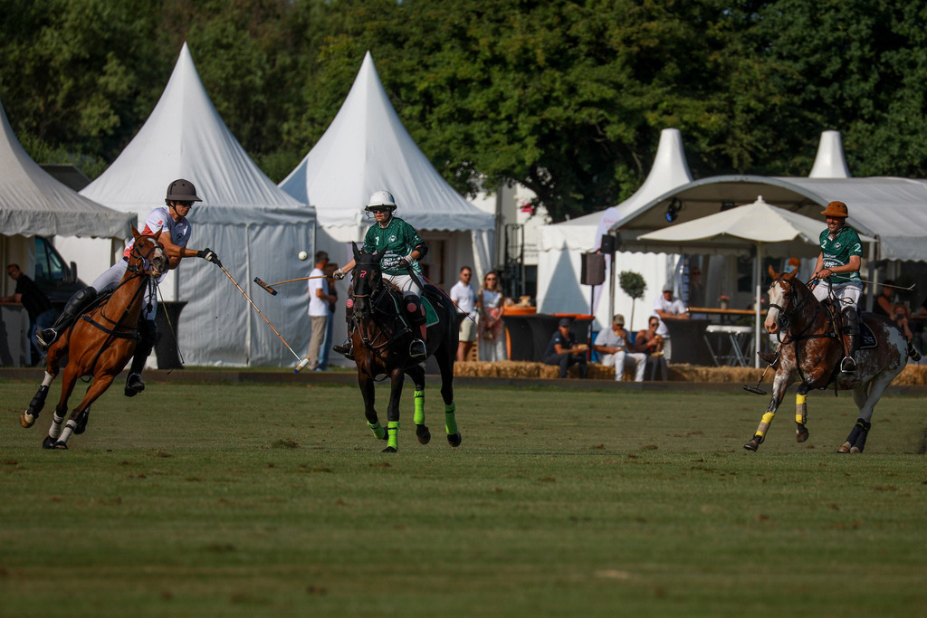 3_FreiluftmanufakturVsLandRover_200525_001 | Bildergalerie von Sport-Ereignissen aber auch von weiteren spannenden Dingen - nicht nur vom Niederrhein. In Anlehnung an den bekannten Spruch von Hanns Dieter Hüsch heißt das Motto: "Niederrhein ist überall".  - Realisiert mit Pictrs.com