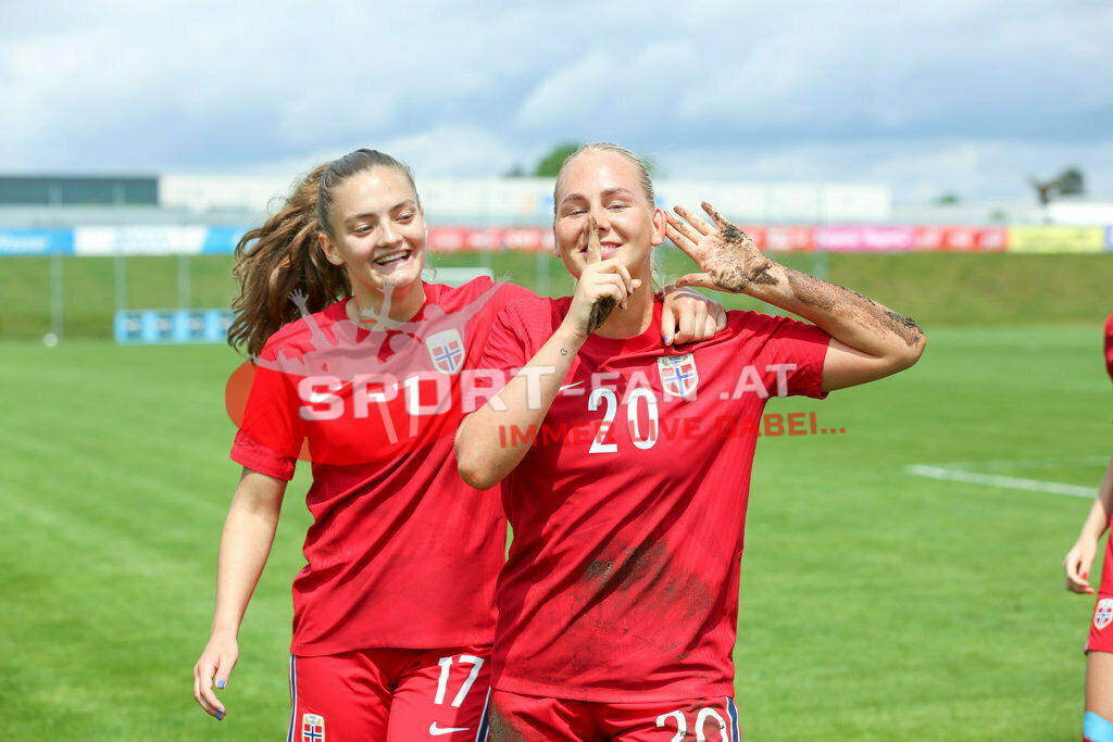 Norwegen U19  Bulgarien U19 | Guro Hammer Røn (Norway #17) Cathinka Cecilie Friis Tandberg (Norway #20) ; Norwegen U19  Bulgarien U19 am 13.05.2022 in Wels
(Huber Arena), AUSTRIA, (Photo by Ernst Krawagner sport-fan.at) - Realisiert mit Pictrs.com
