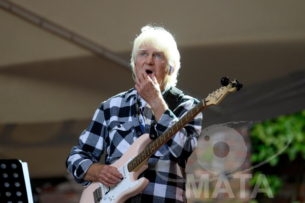 _DWA2791 | John Lees von John Lees' Barclay James Harvest live bei einem Konzert in Serenadenhof Nürnberg, 01.07.2023 - Realisiert mit Pictrs.com